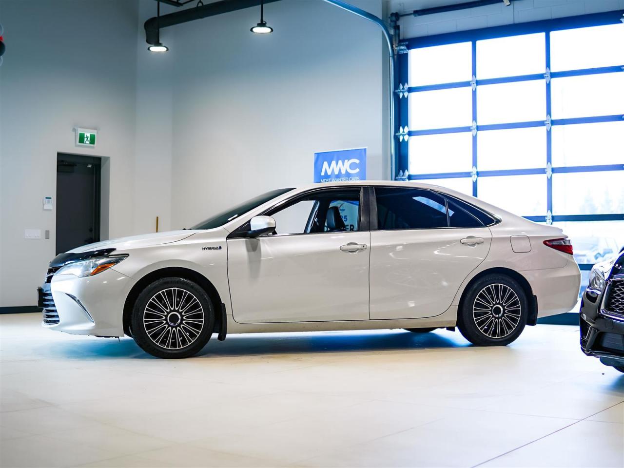 2017 Toyota Camry HYBRID XLE | HYBRID | LEATHER | NAV | NO ACCIDENTS Photo