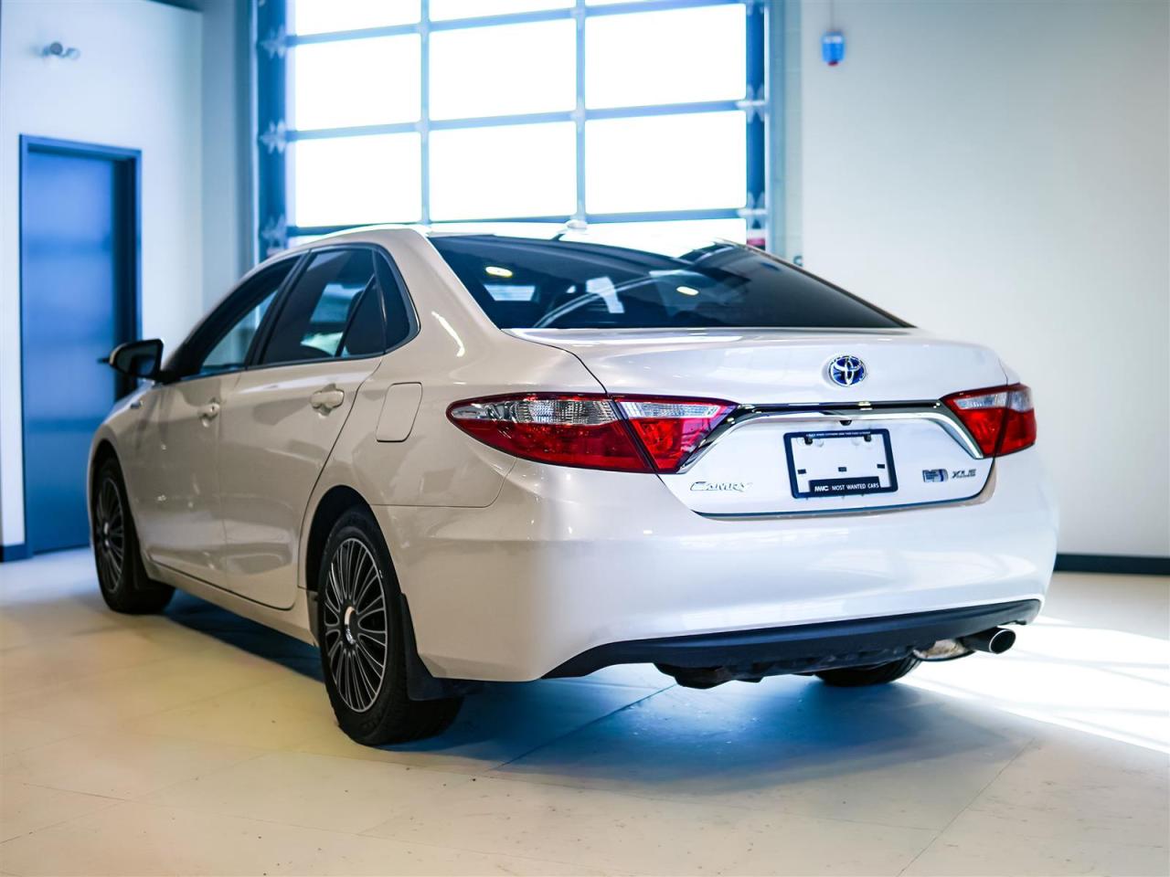 2017 Toyota Camry HYBRID XLE | HYBRID | LEATHER | NAV | NO ACCIDENTS Photo