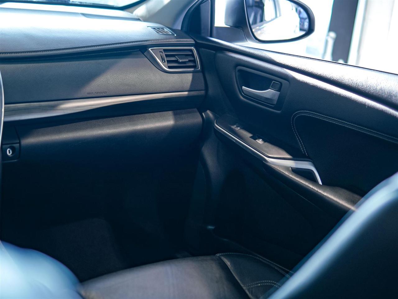 2017 Toyota Camry HYBRID XLE | HYBRID | LEATHER | NAV | NO ACCIDENTS Photo