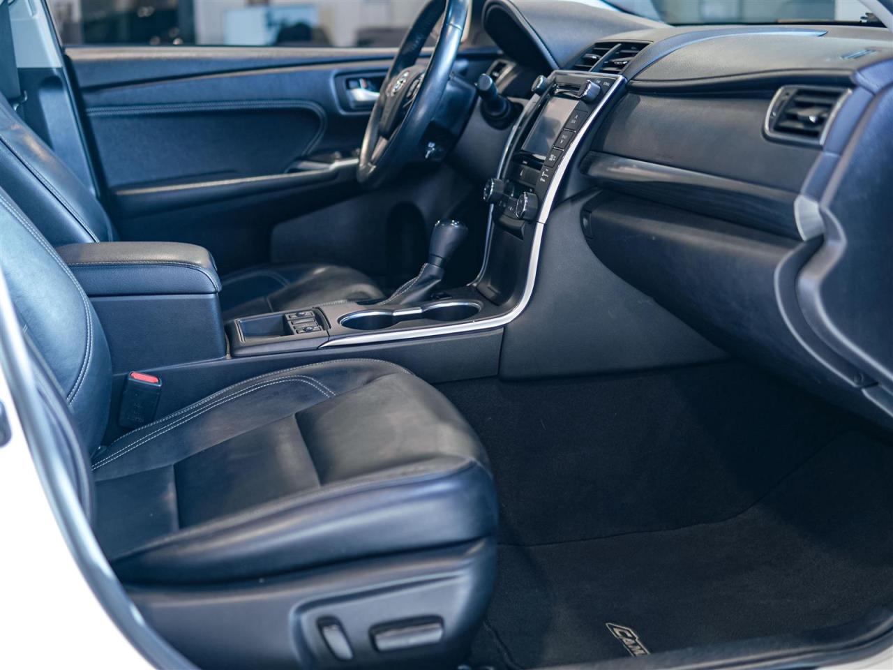 2017 Toyota Camry HYBRID XLE | HYBRID | LEATHER | NAV | NO ACCIDENTS Photo