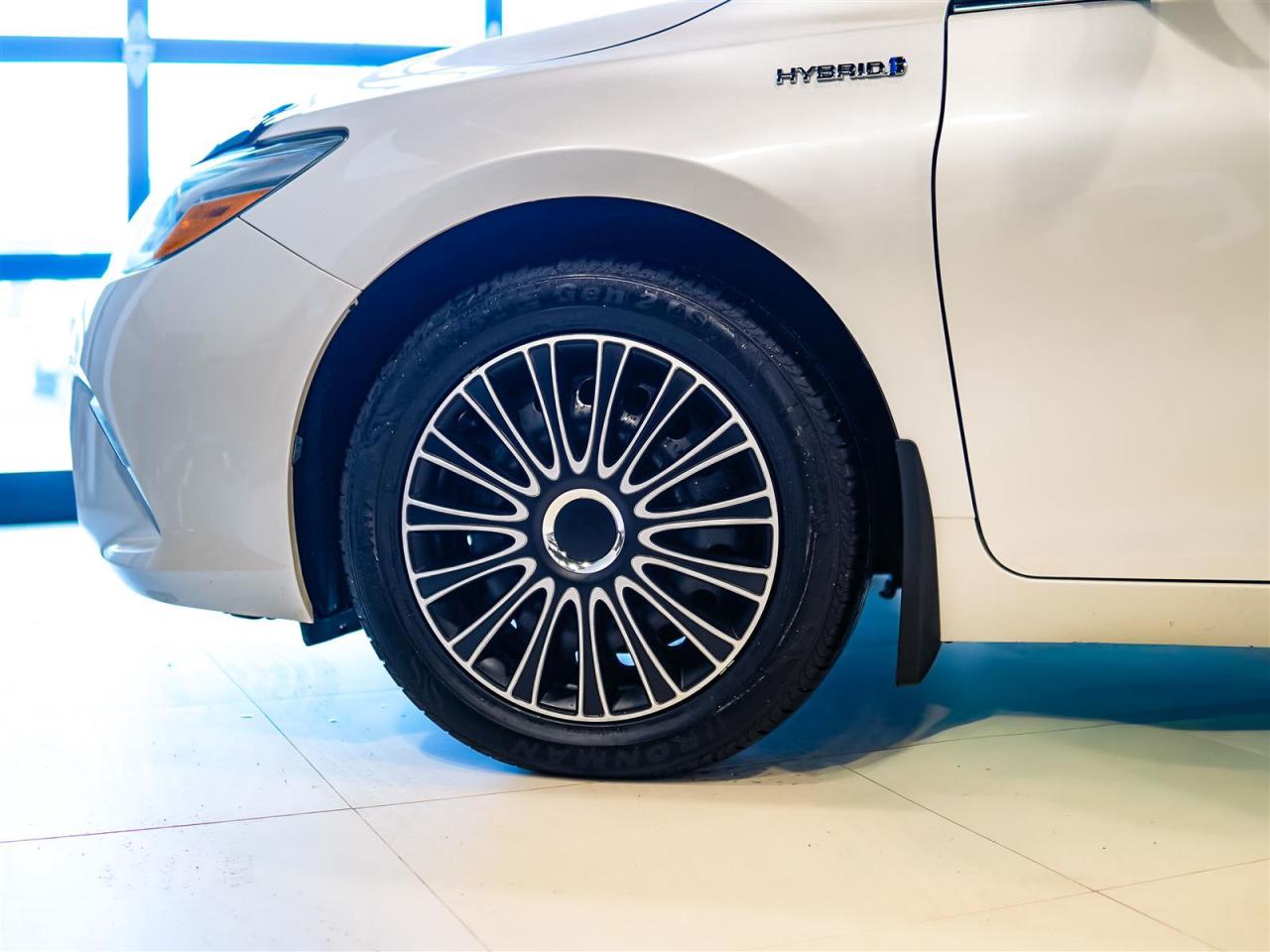 2017 Toyota Camry HYBRID XLE | HYBRID | LEATHER | NAV | NO ACCIDENTS Photo