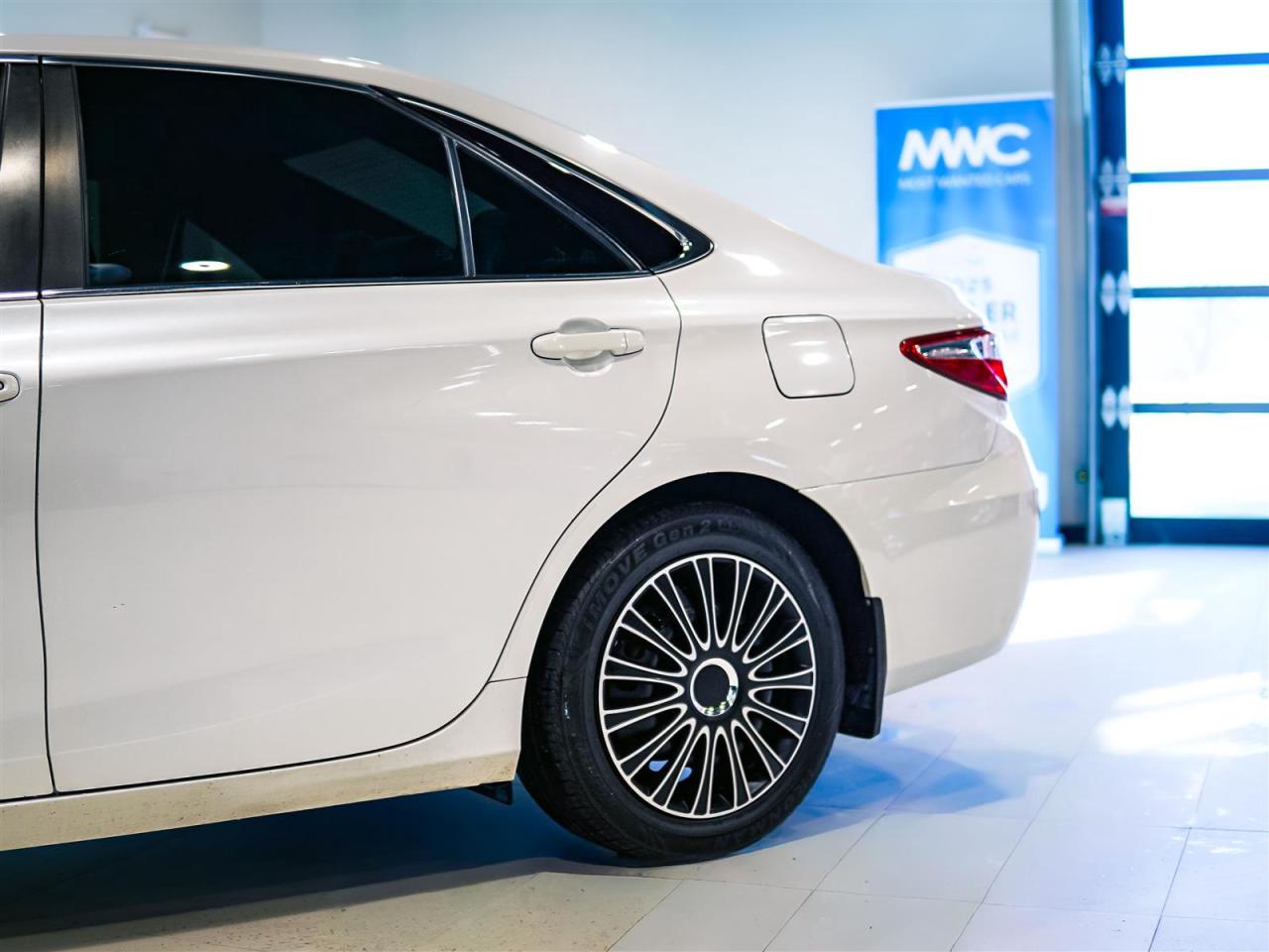 2017 Toyota Camry HYBRID XLE | HYBRID | LEATHER | NAV | NO ACCIDENTS Photo