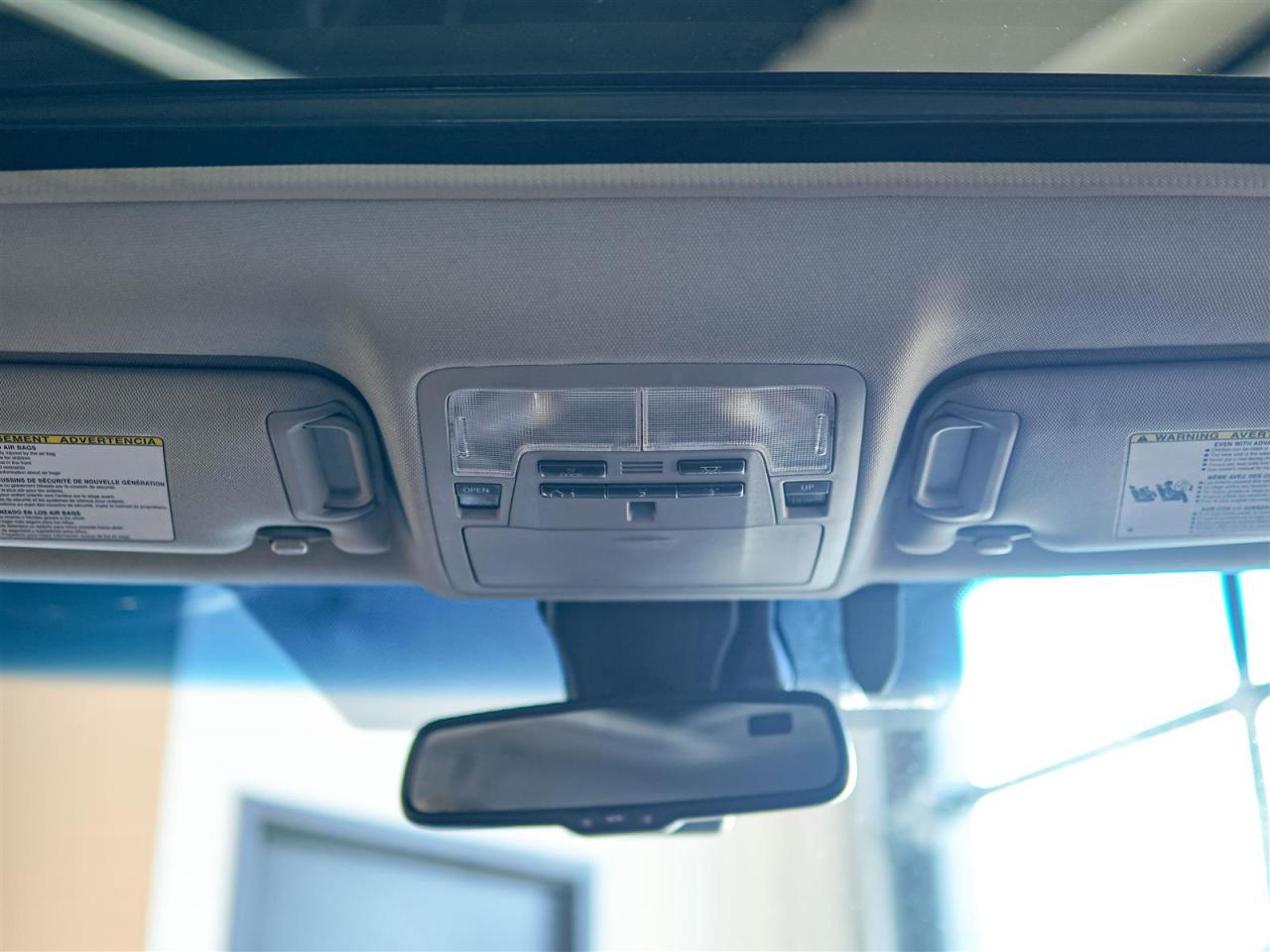 2017 Toyota Camry HYBRID XLE | HYBRID | LEATHER | NAV | NO ACCIDENTS Photo