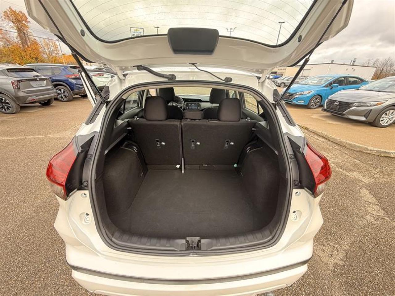 2023 Nissan Kicks SV CVT Photo