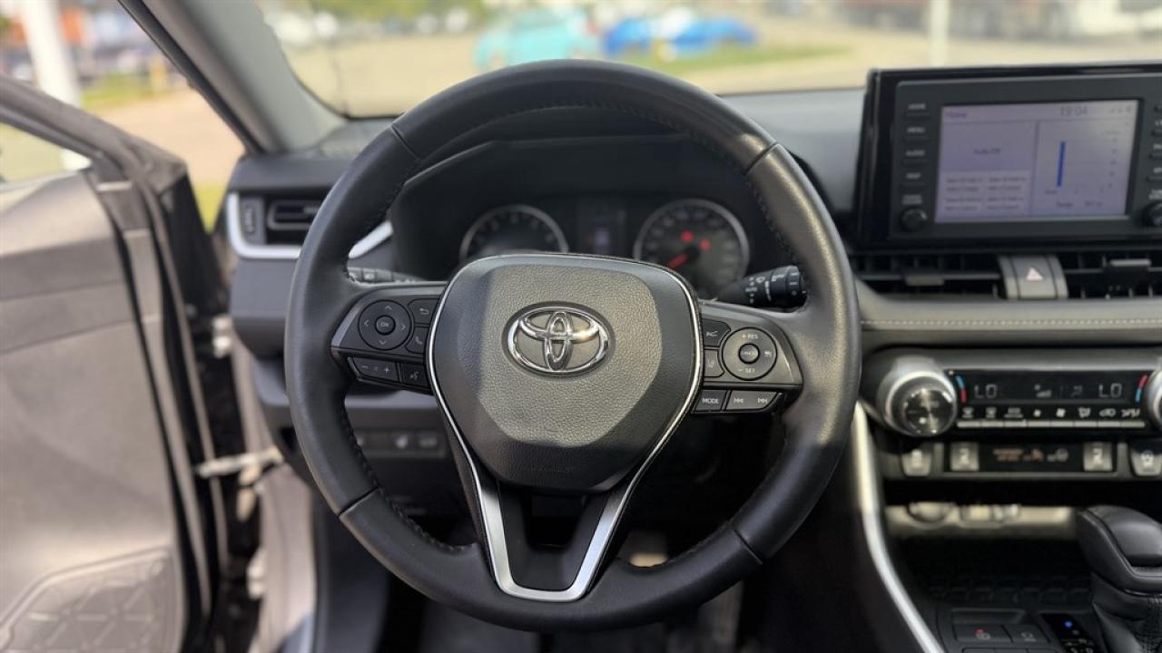 2021 Toyota RAV4 XLE HV Photo4