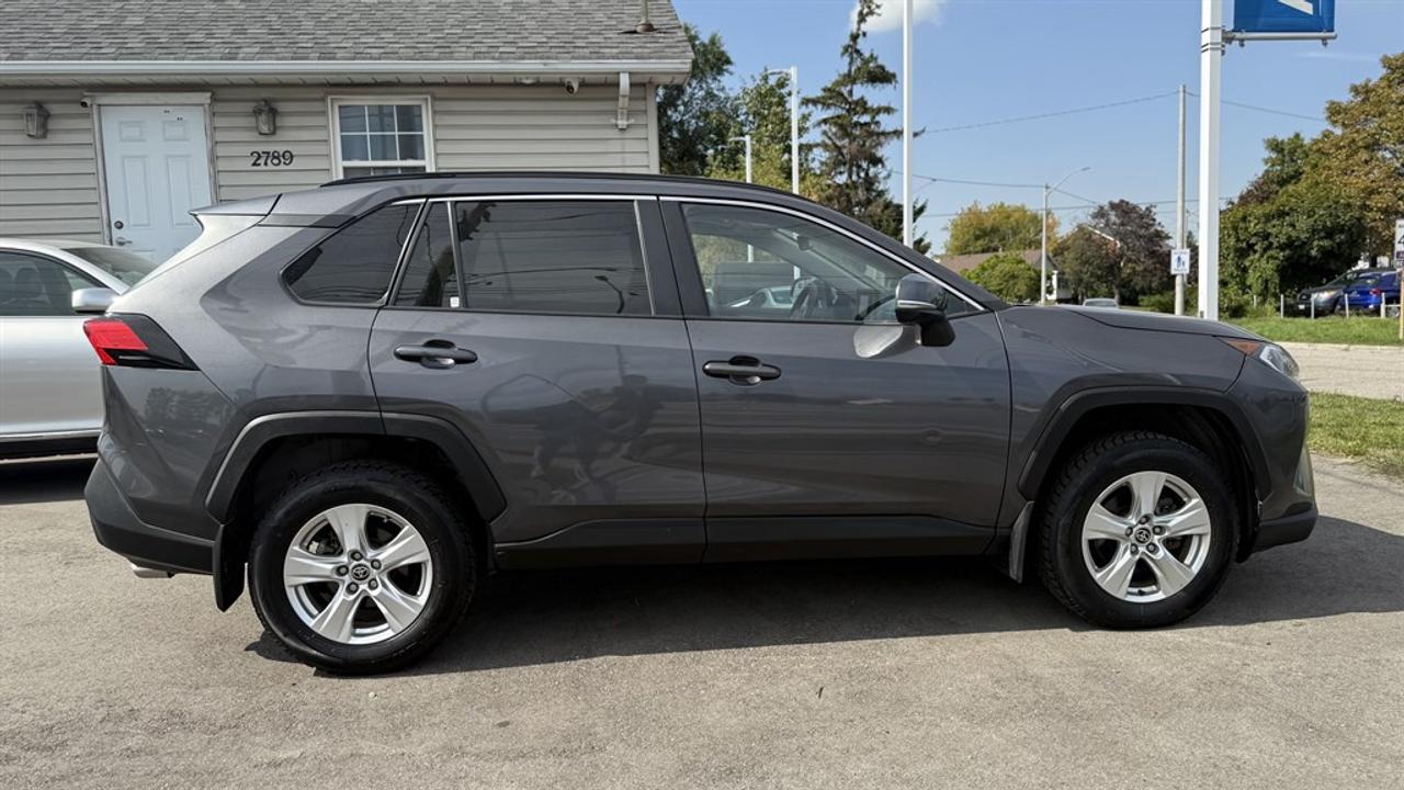 2021 Toyota RAV4 XLE HV Photo