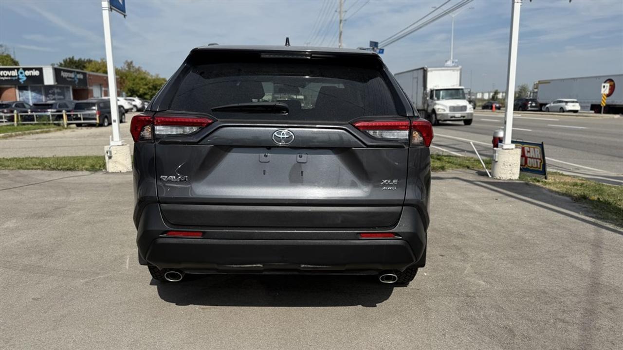 2021 Toyota RAV4 XLE HV Photo