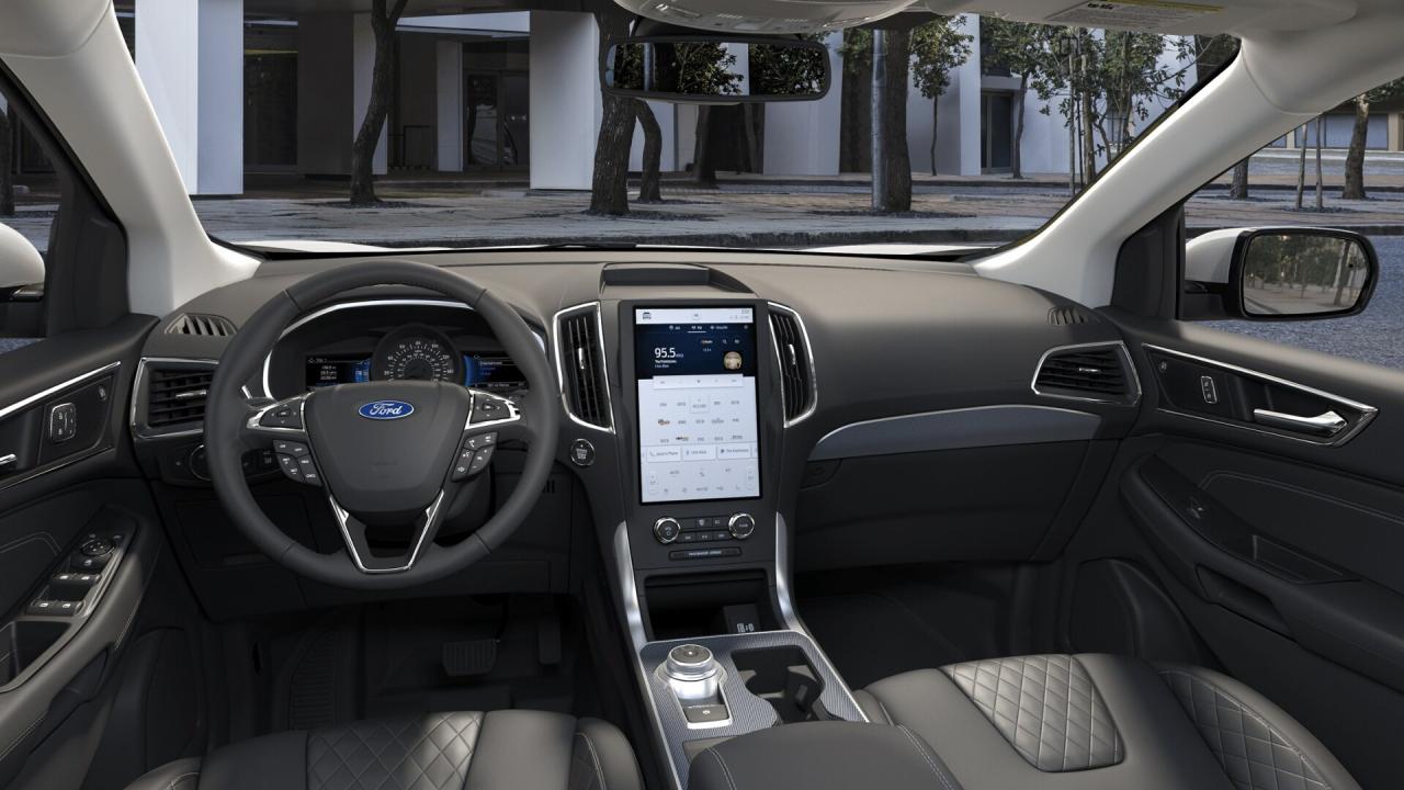 2023 Ford Edge Titanium AWD Photo5
