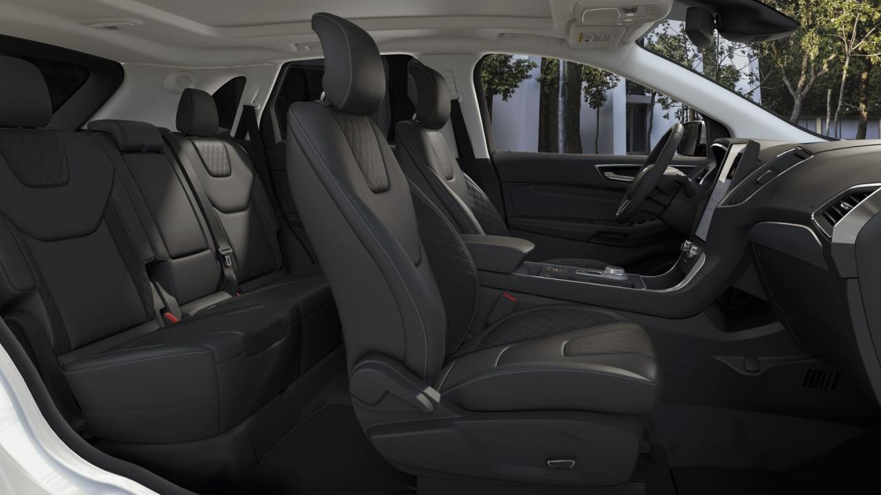 2023 Ford Edge Titanium AWD Photo5