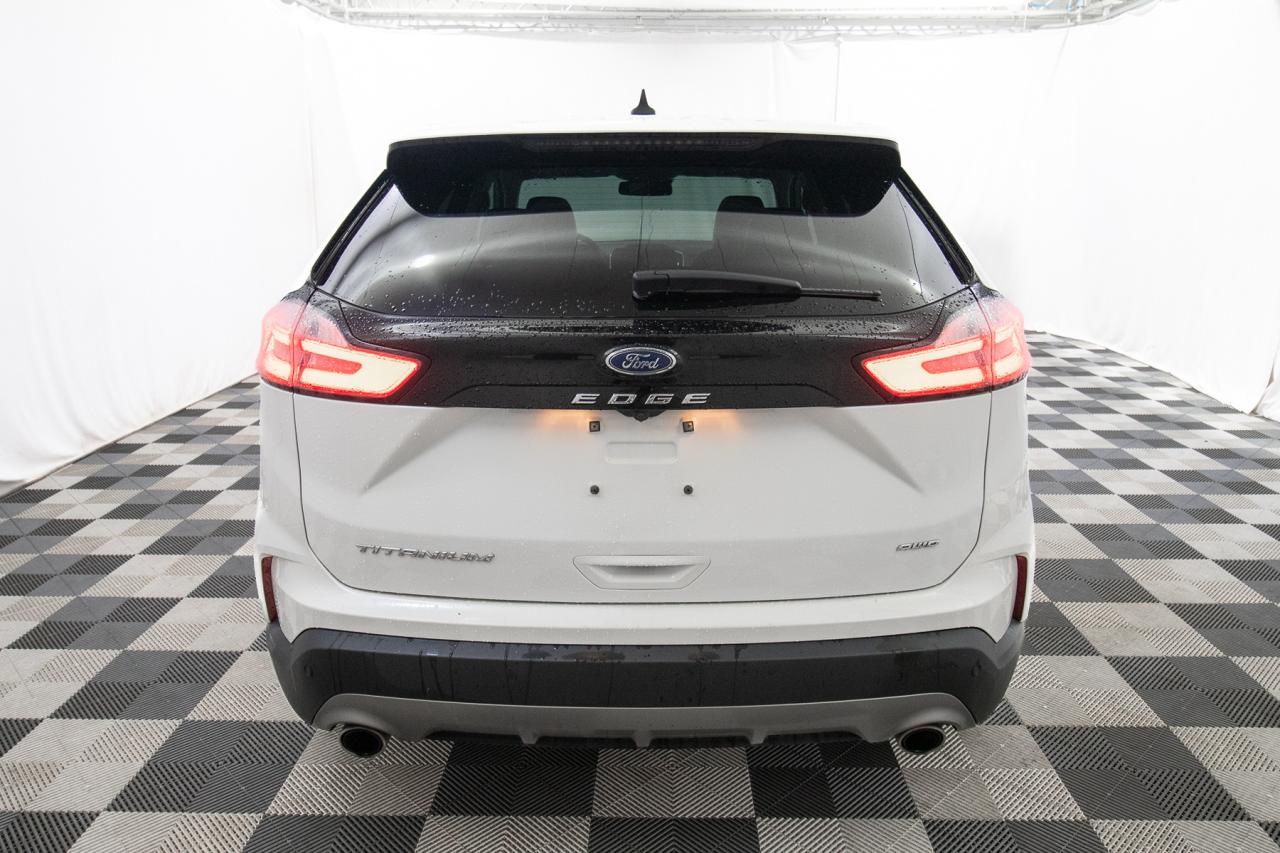 2023 Ford Edge Titanium AWD Photo5