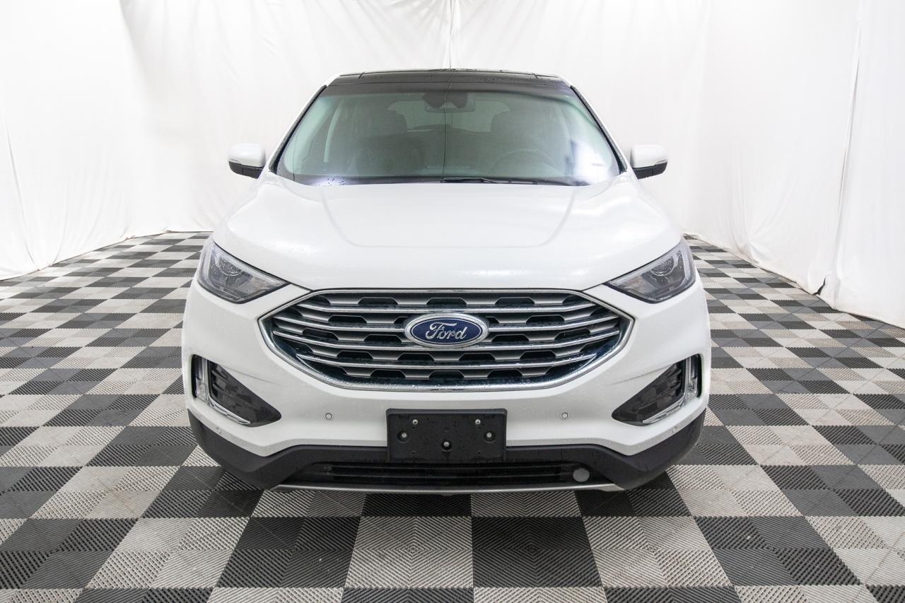2023 Ford Edge Titanium AWD Photo5