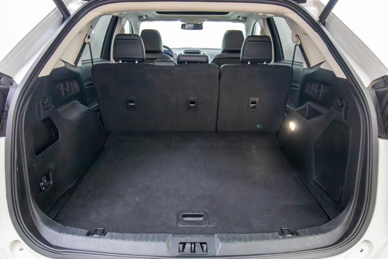 2023 Ford Edge Titanium AWD Photo5