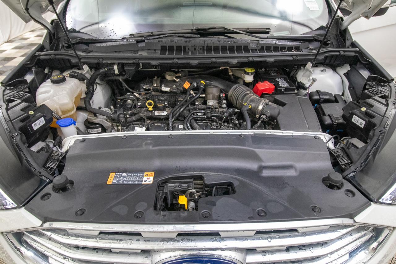 2023 Ford Edge Titanium AWD Photo5