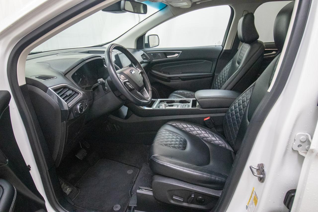 2023 Ford Edge Titanium AWD Photo5