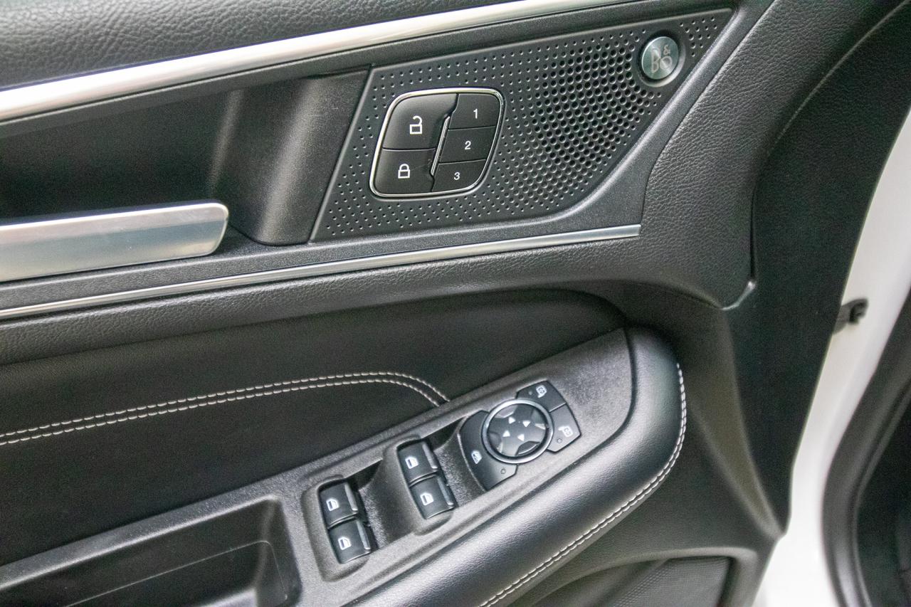 2023 Ford Edge Titanium AWD Photo5