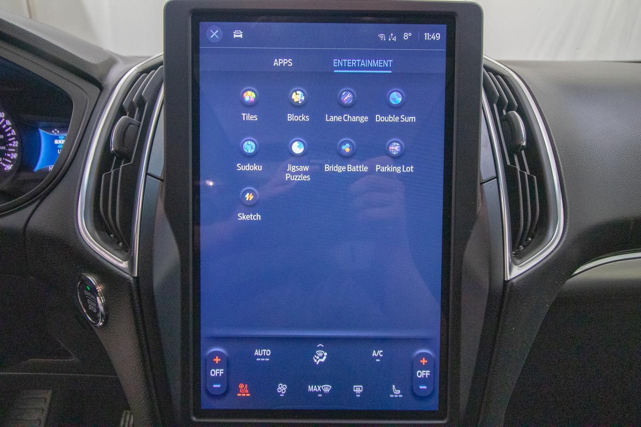 2023 Ford Edge Titanium AWD Photo5