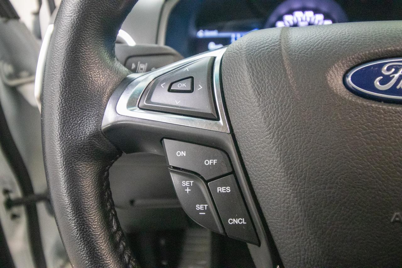 2023 Ford Edge Titanium AWD Photo5