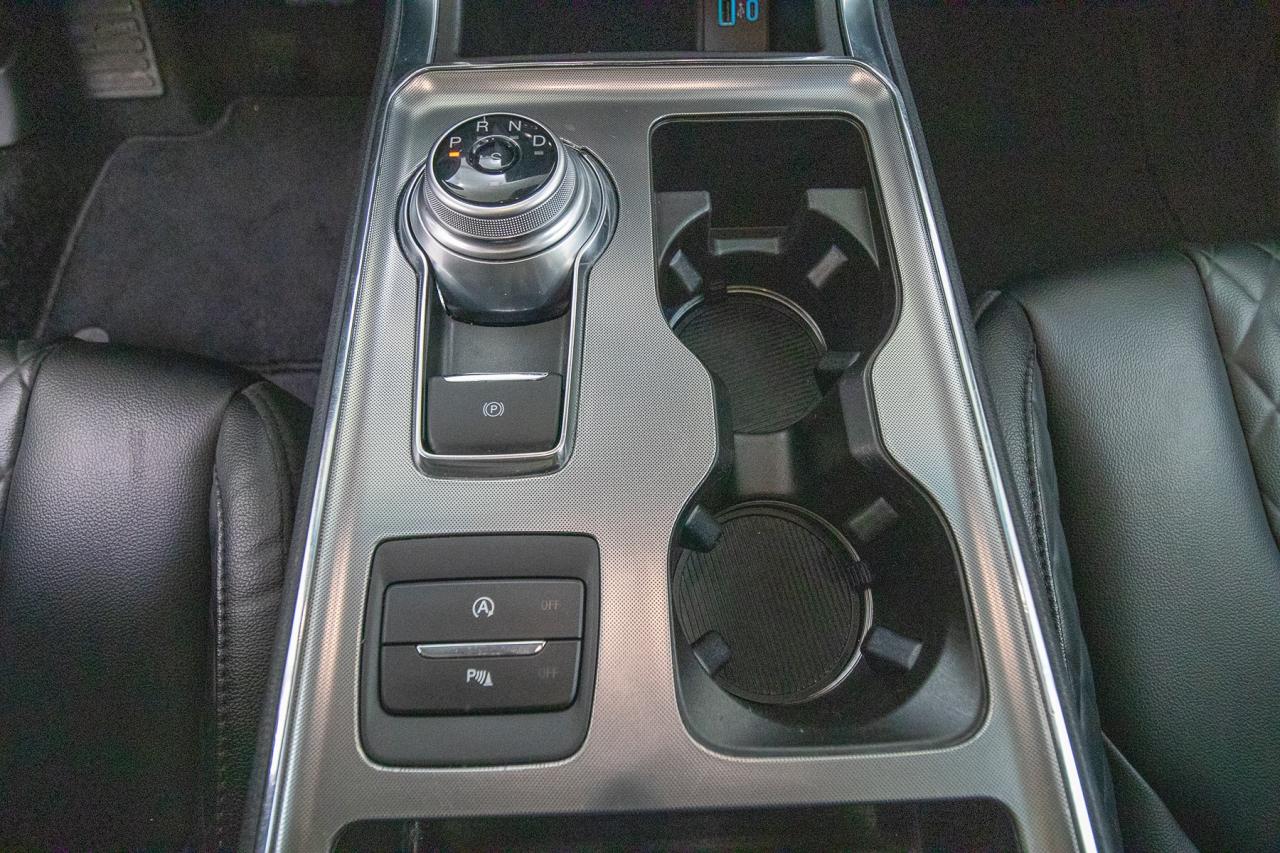 2023 Ford Edge Titanium AWD Photo5