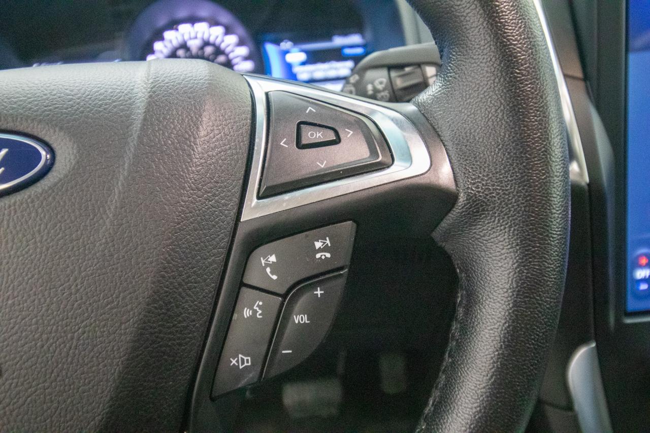 2023 Ford Edge Titanium AWD Photo5