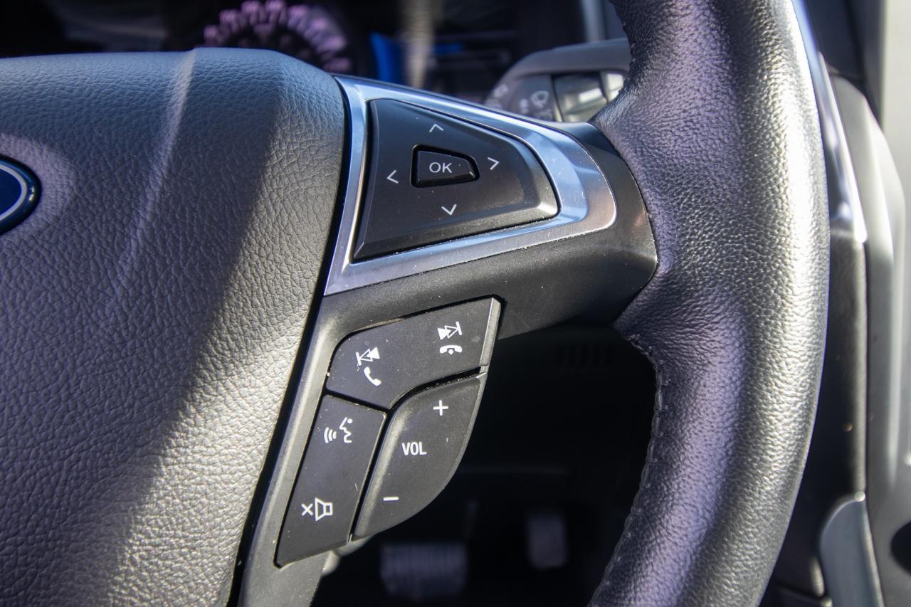 2023 Ford Edge Titanium AWD Photo5