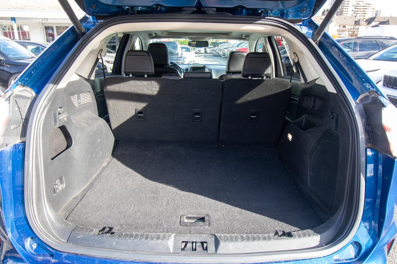 2023 Ford Edge Titanium AWD Photo5