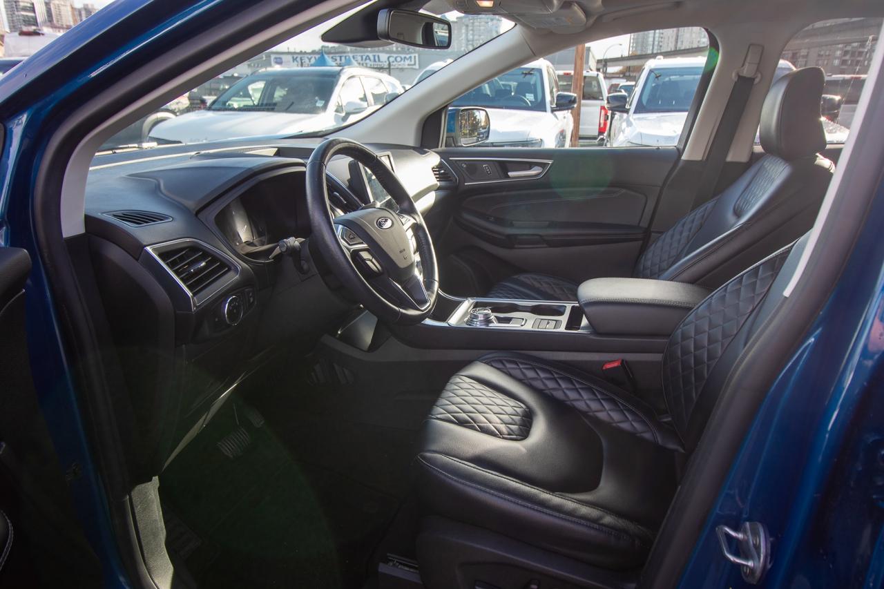 2023 Ford Edge Titanium AWD Photo5