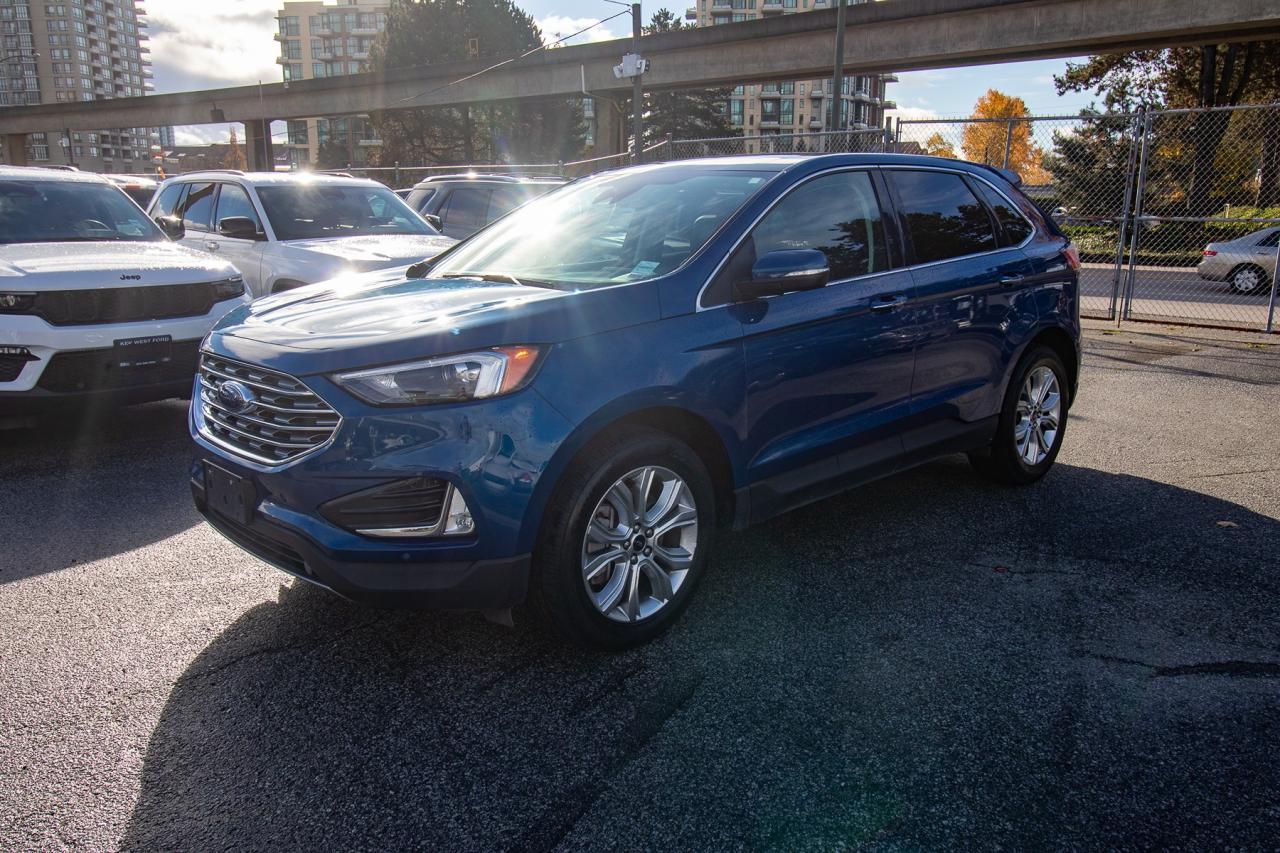 2023 Ford Edge Titanium AWD Photo5