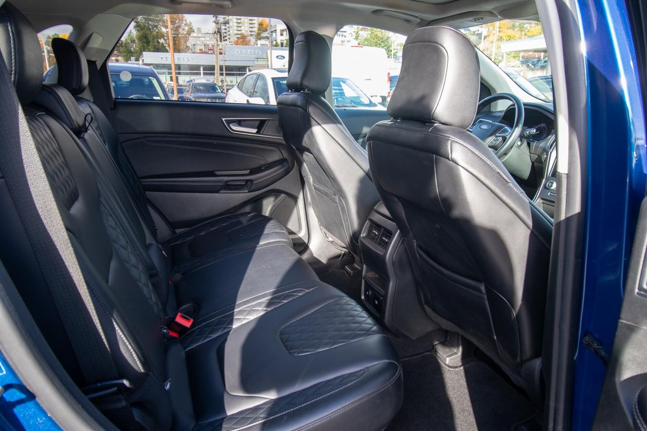 2023 Ford Edge Titanium AWD Photo5