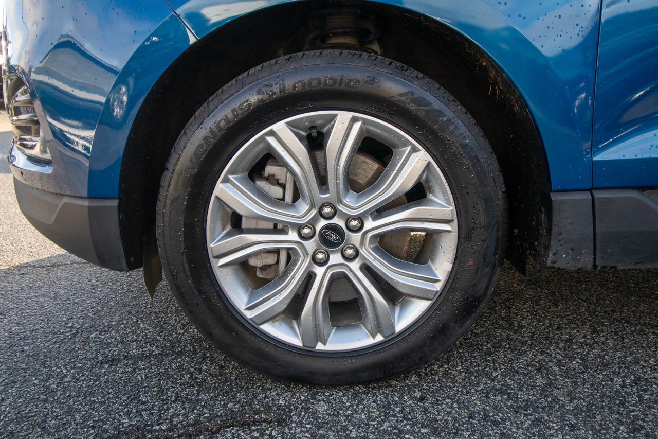 2023 Ford Edge Titanium AWD Photo5