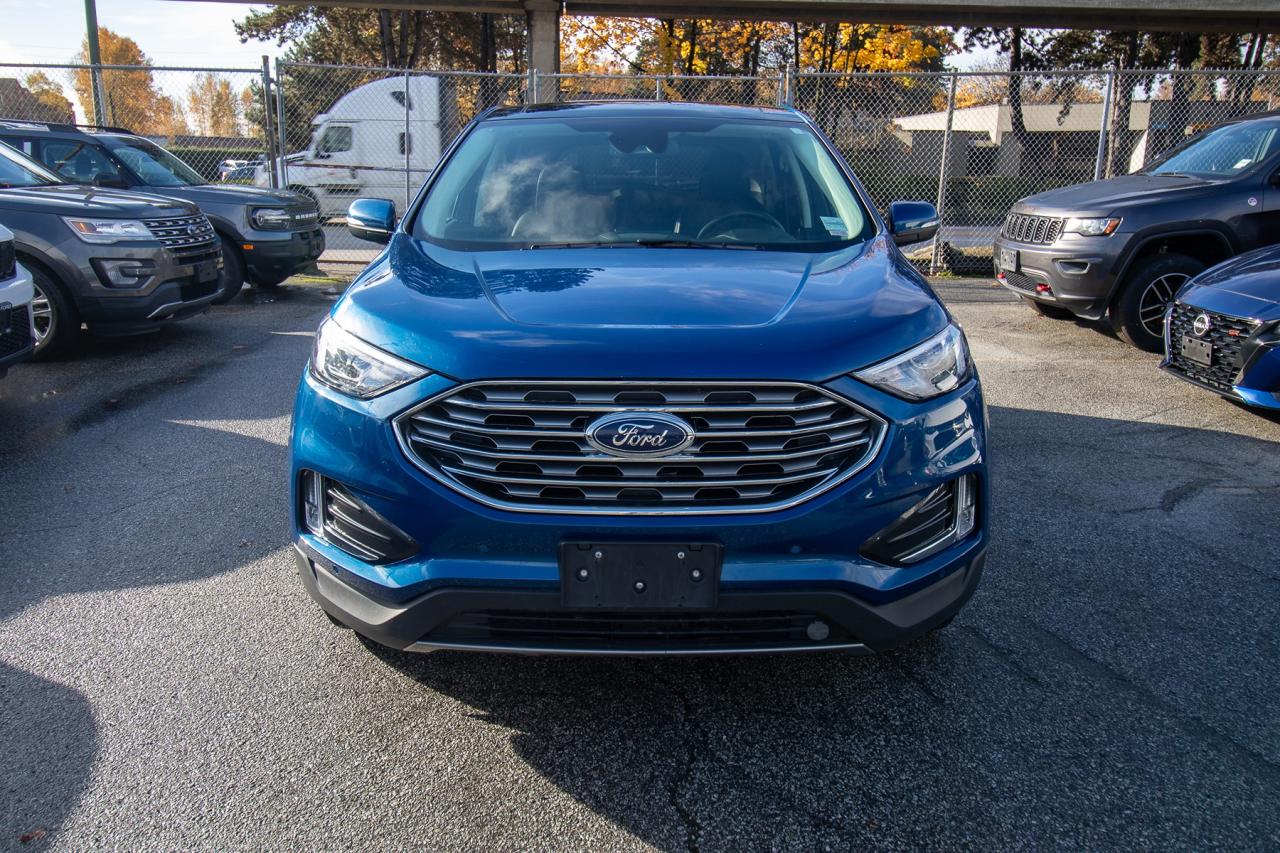 2023 Ford Edge Titanium AWD Photo3