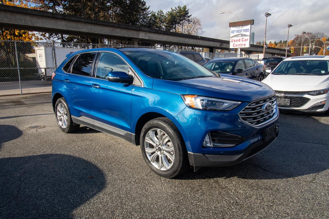 2023 Ford Edge Titanium AWD Photo5