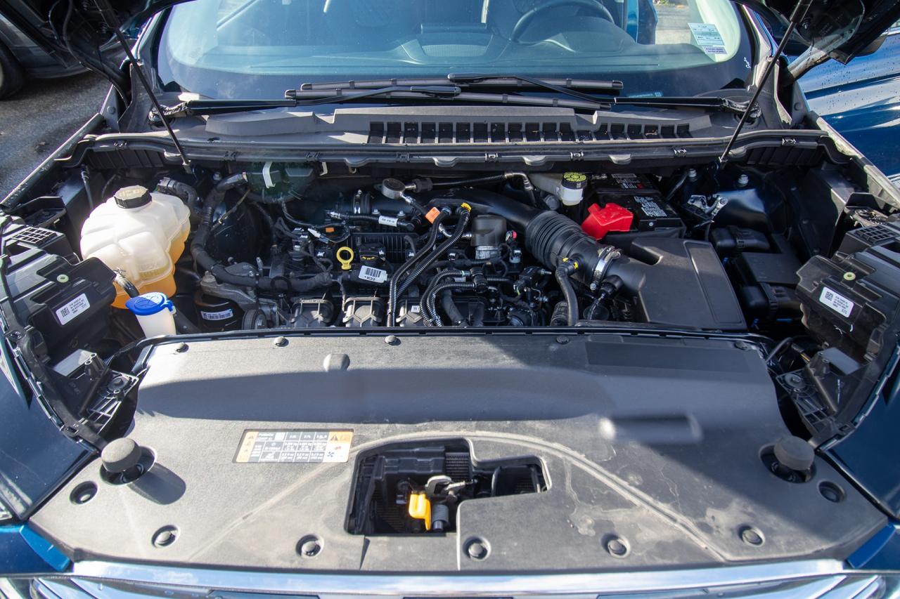 2023 Ford Edge Titanium AWD Photo5