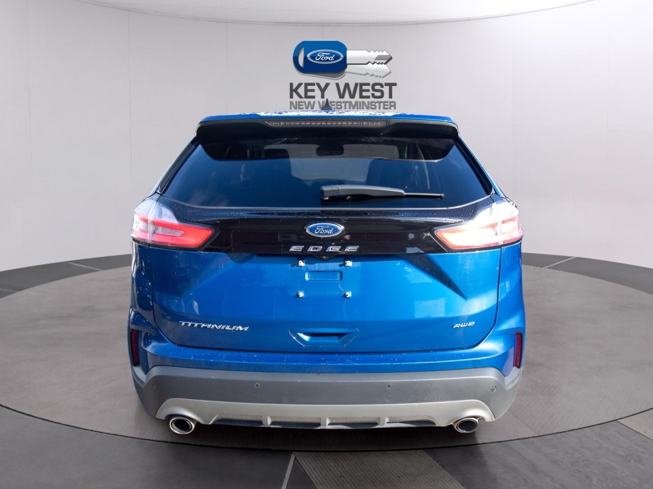 2023 Ford Edge Titanium AWD Photo3