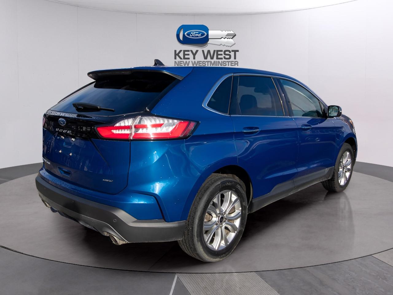 2023 Ford Edge Titanium AWD Photo4