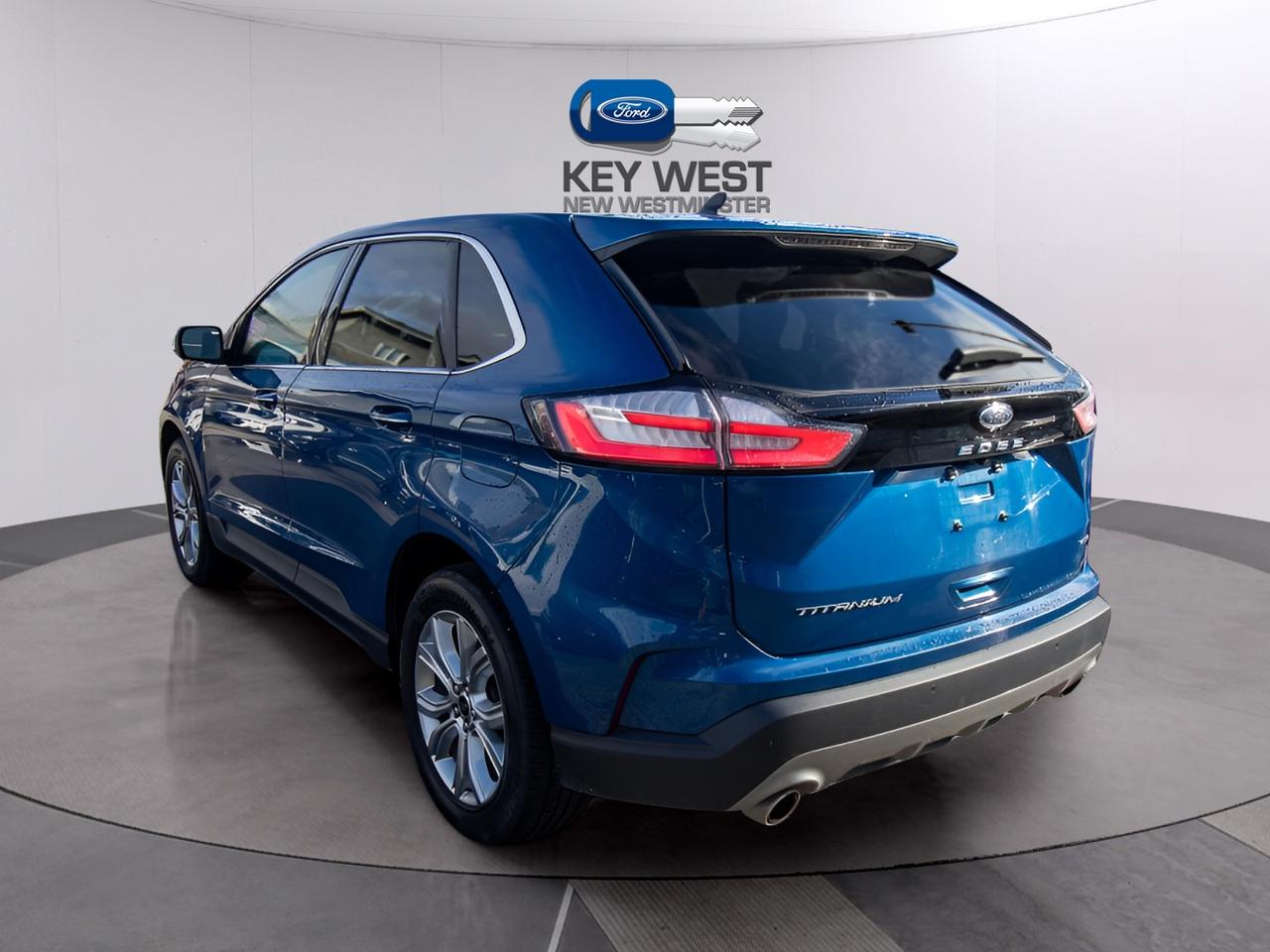2023 Ford Edge Titanium AWD Photo2
