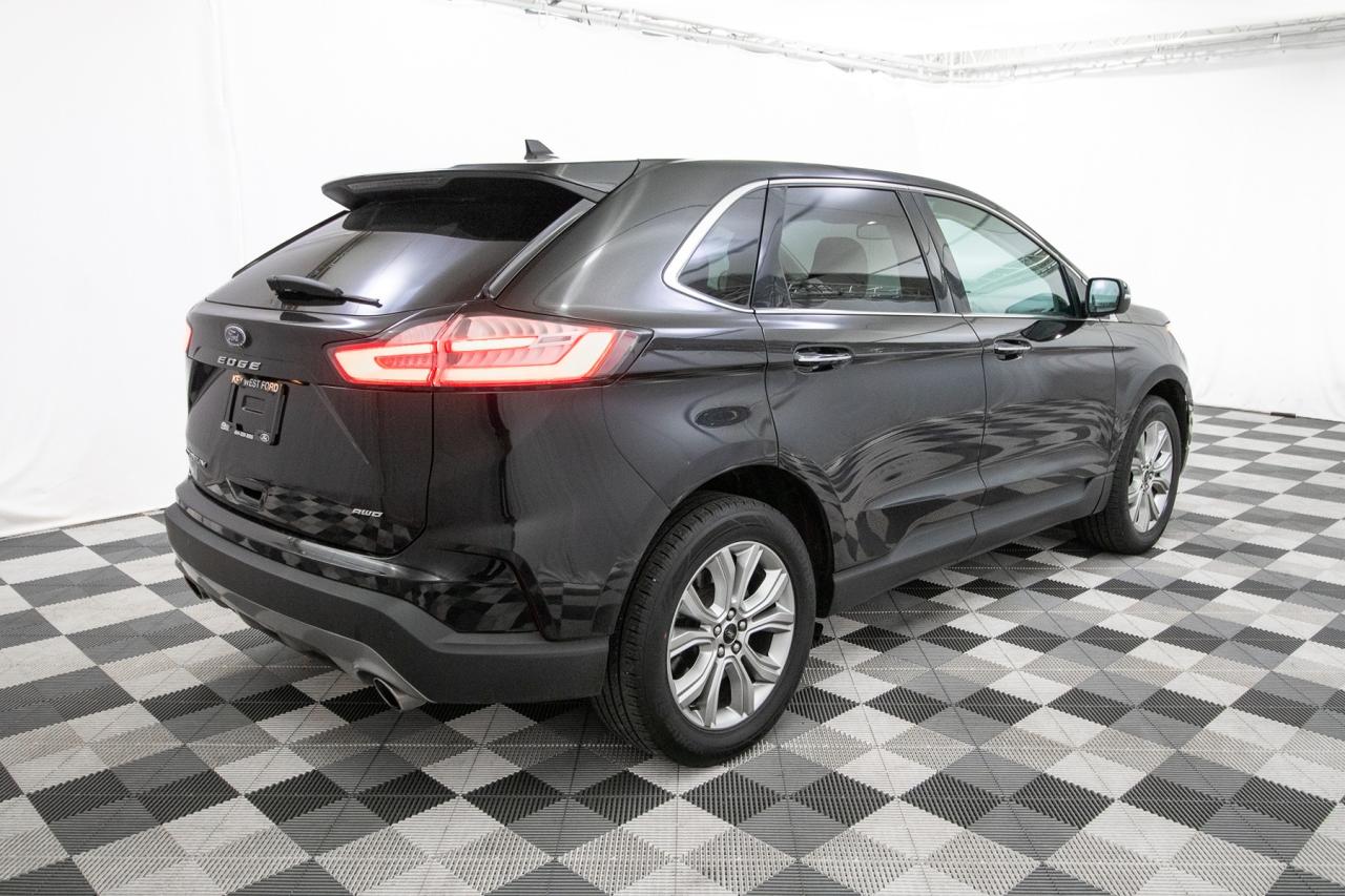 2023 Ford Edge Titanium AWD Photo5