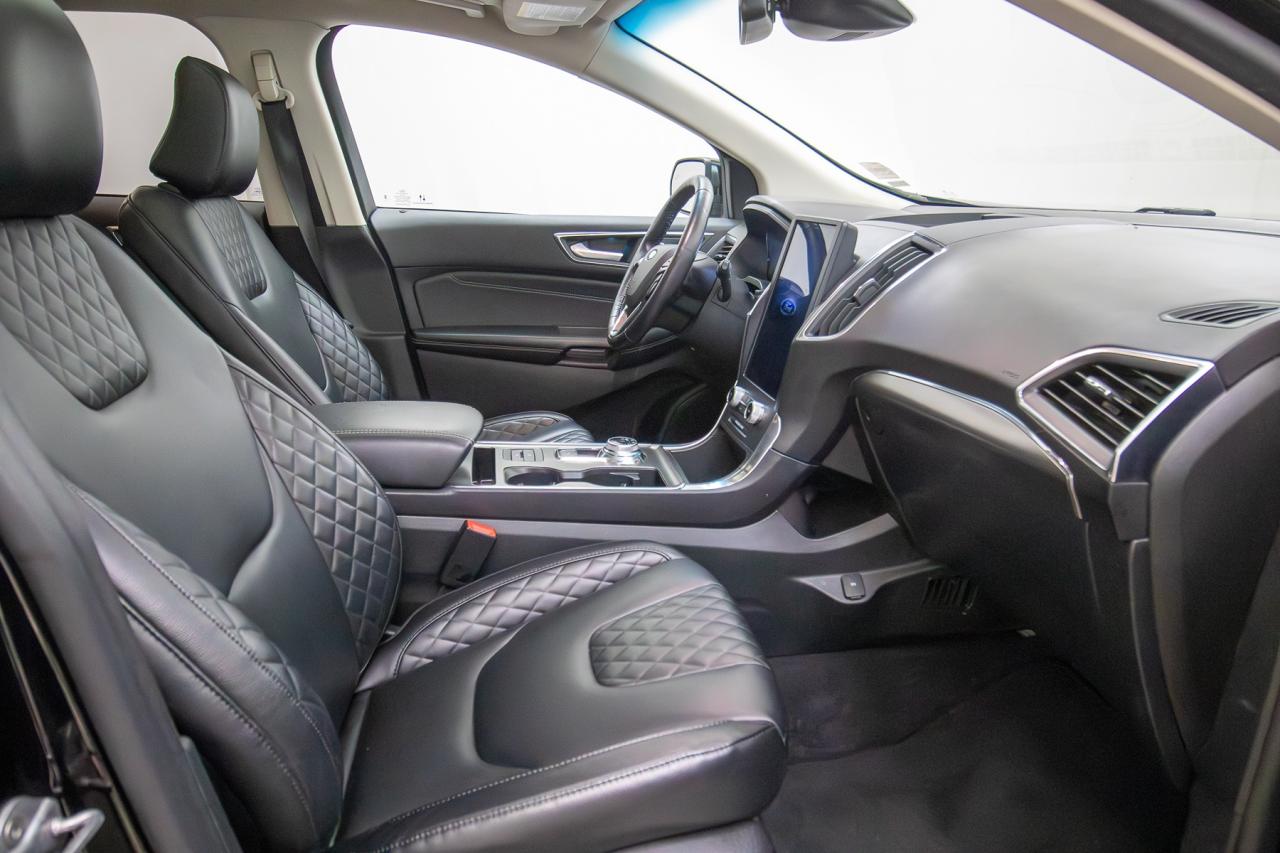 2023 Ford Edge Titanium AWD Photo5