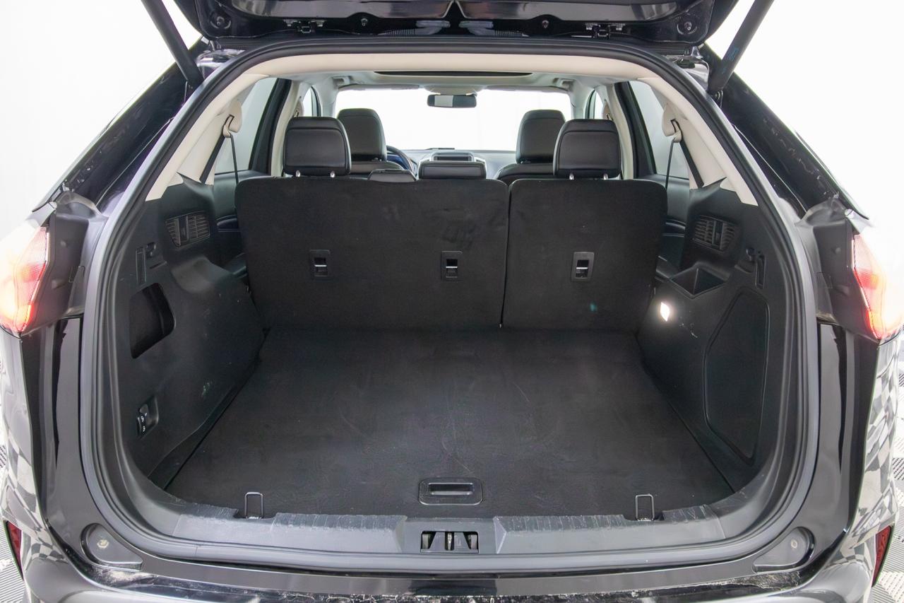 2023 Ford Edge Titanium AWD Photo5