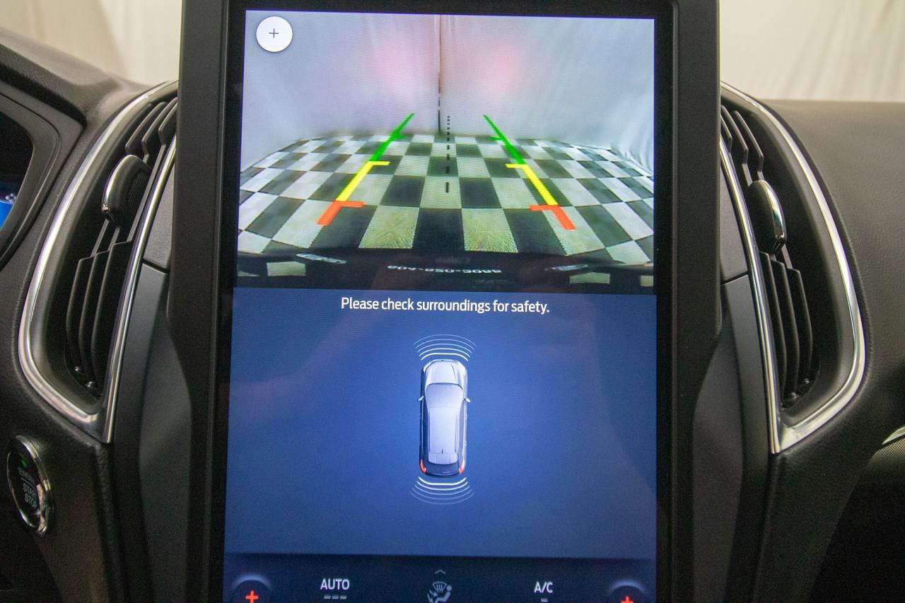 2023 Ford Edge Titanium AWD Photo5