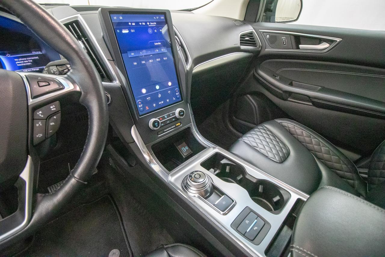 2023 Ford Edge Titanium AWD Photo5