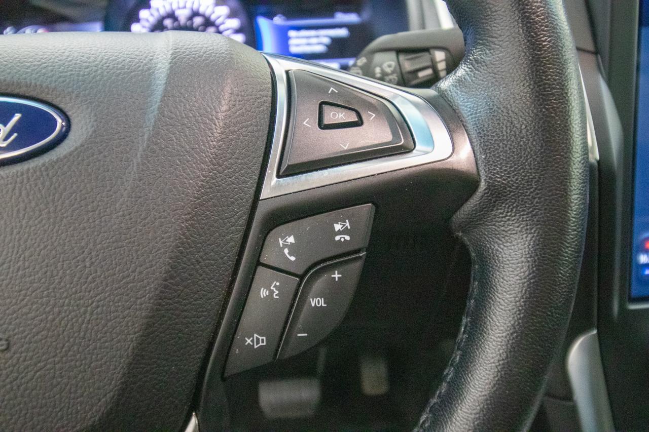 2023 Ford Edge Titanium AWD Photo5