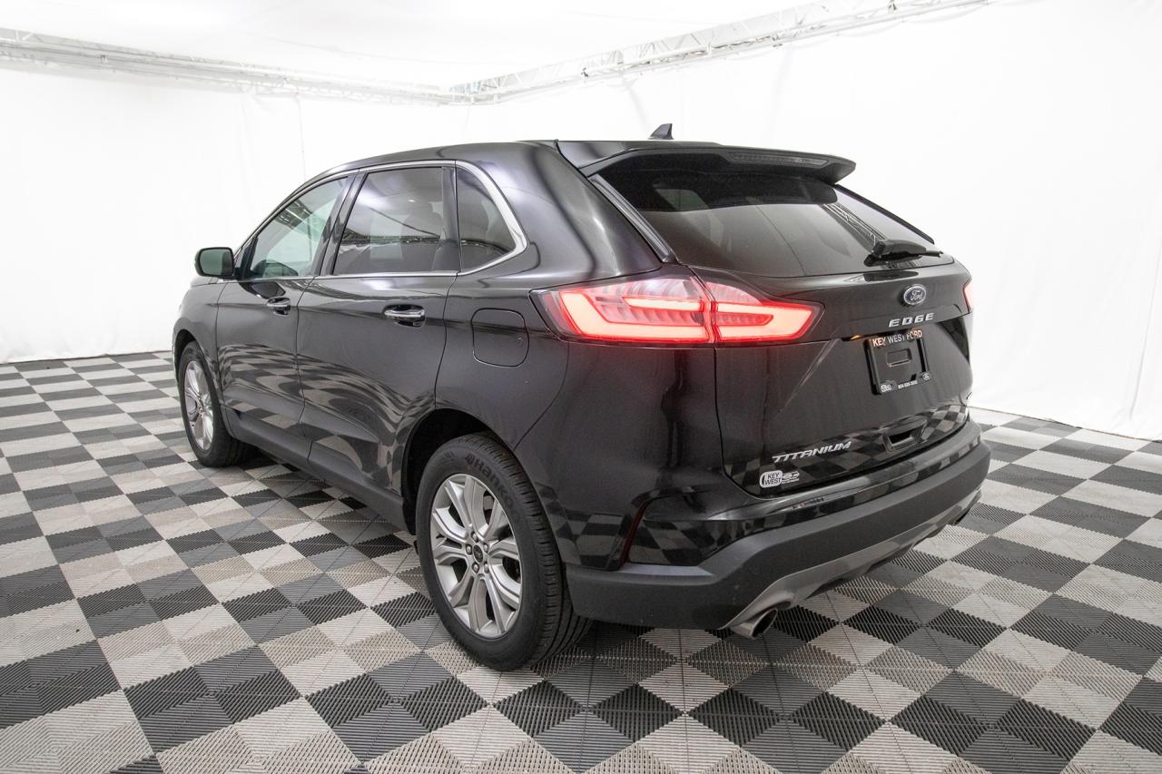 2023 Ford Edge Titanium AWD Photo5