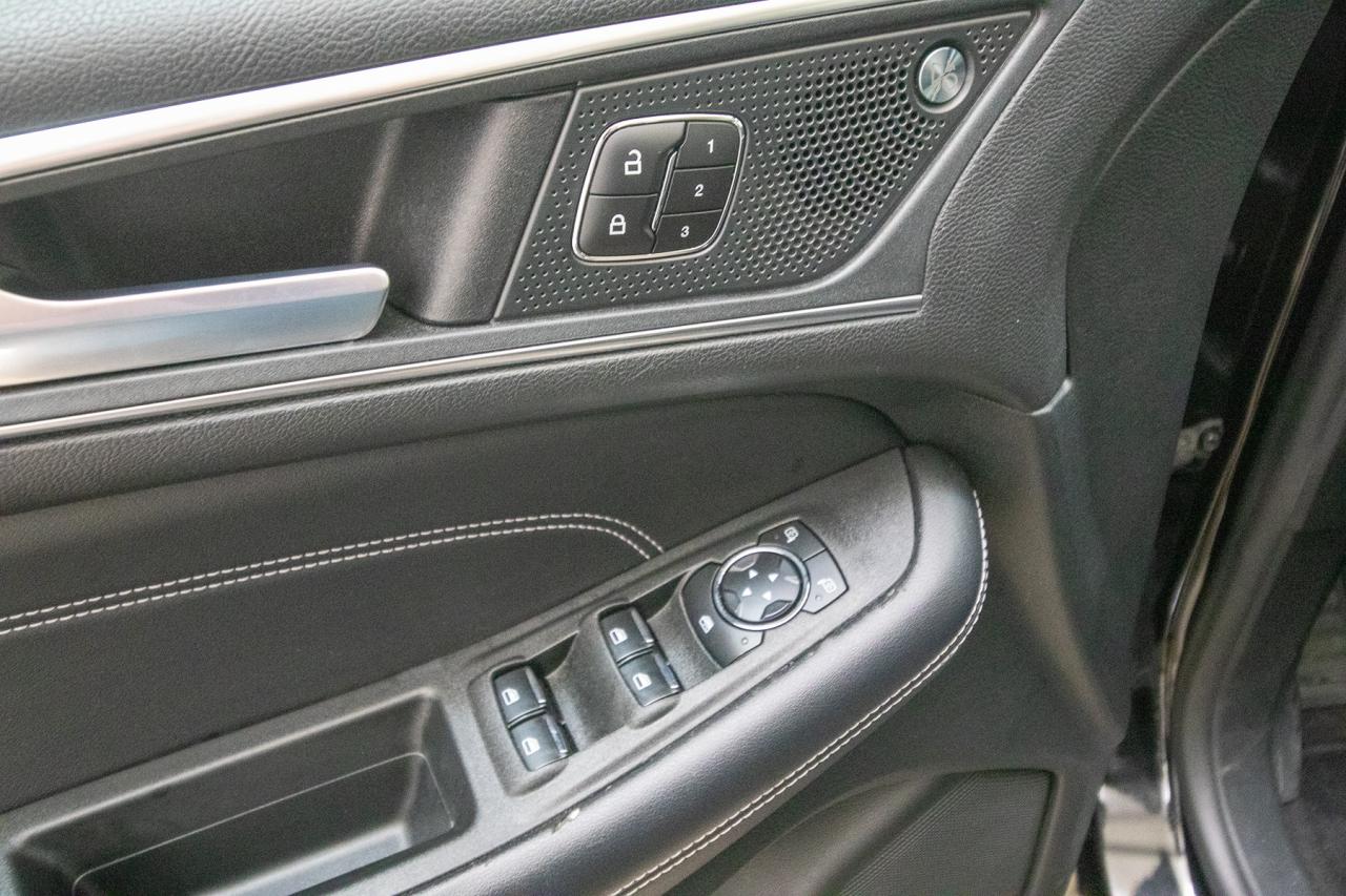 2023 Ford Edge Titanium AWD Photo5