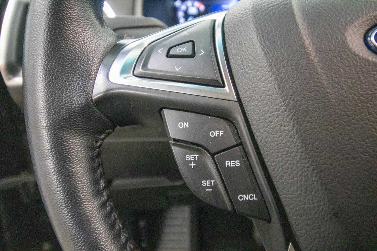 2023 Ford Edge Titanium AWD Photo5