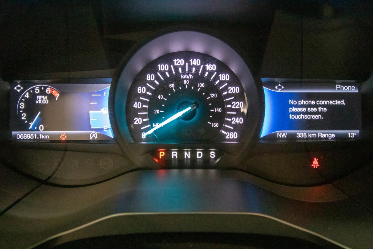 2023 Ford Edge Titanium AWD Photo5