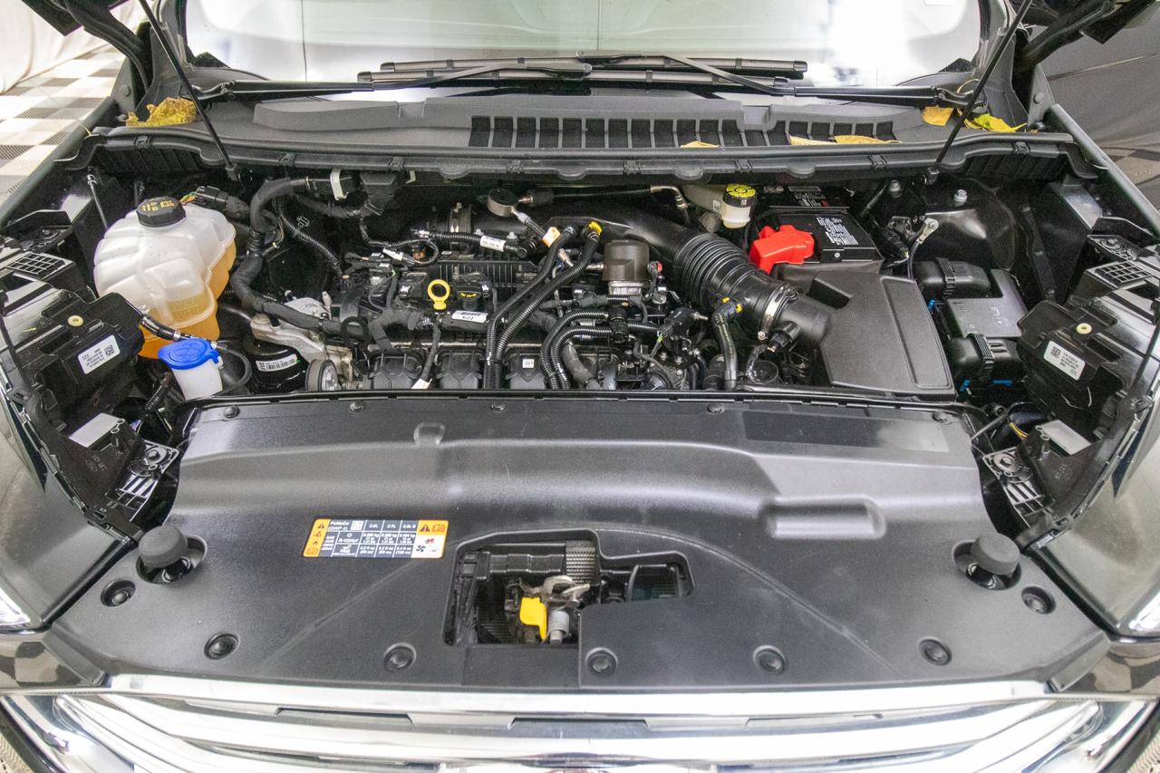 2023 Ford Edge Titanium AWD Photo5