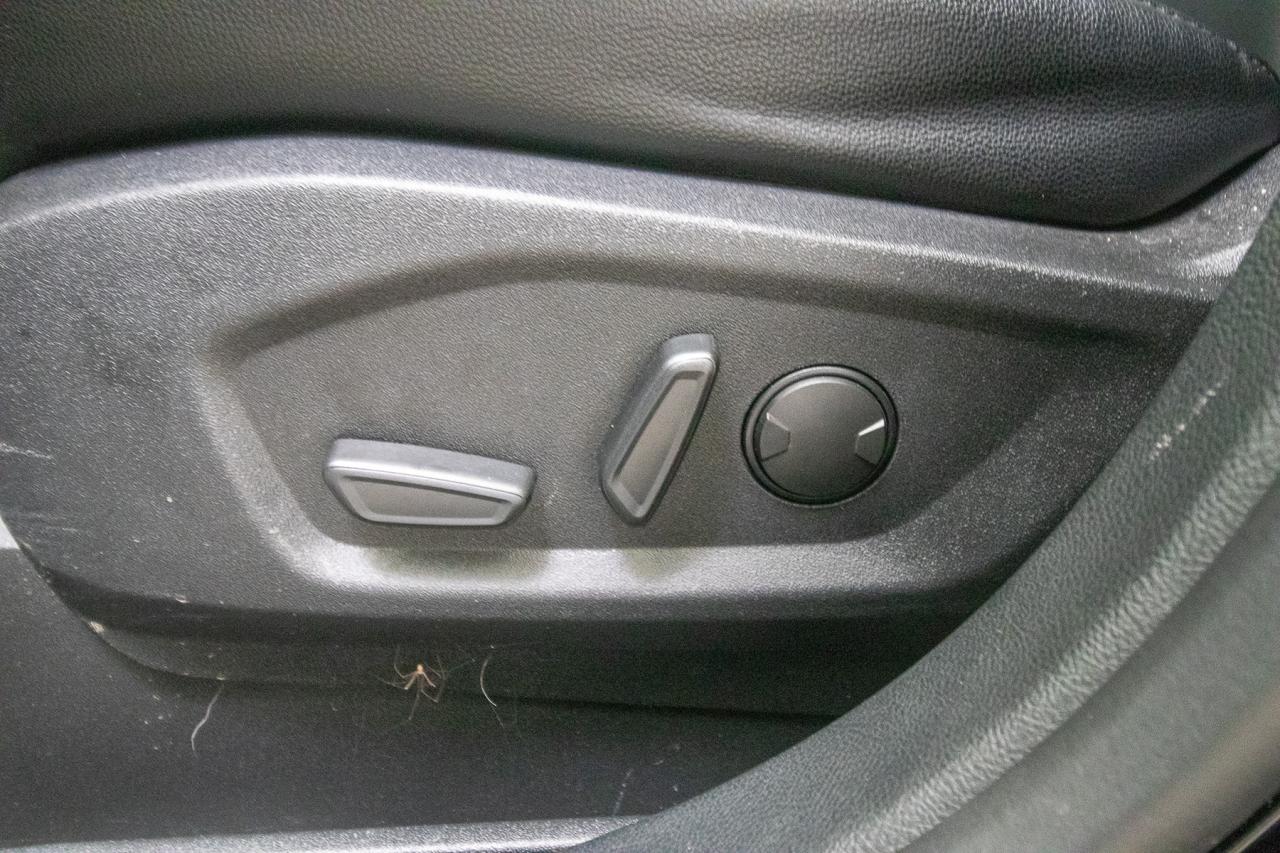 2023 Ford Edge Titanium AWD Photo5