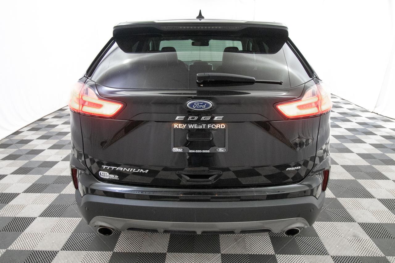 2023 Ford Edge Titanium AWD Photo5