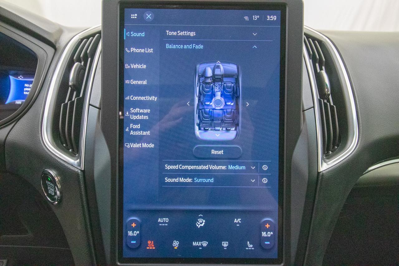 2023 Ford Edge Titanium AWD Photo5