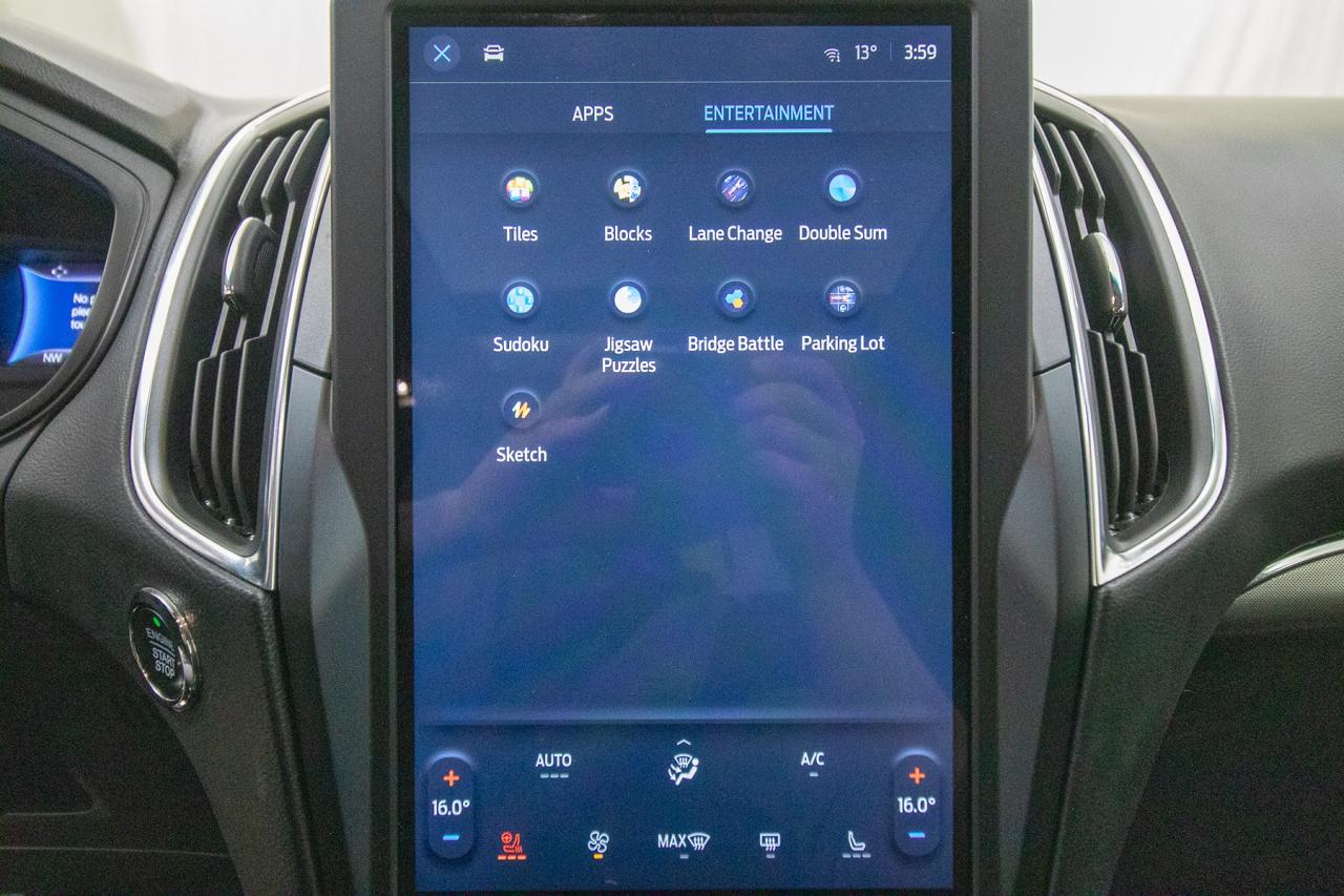 2023 Ford Edge Titanium AWD Photo5